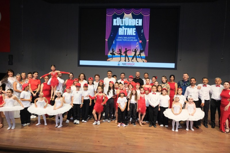 Dikili’de sanat rüzgarı: 7’den 70’e tüm kursiyerler yıl sonu coşkusunda buluştu