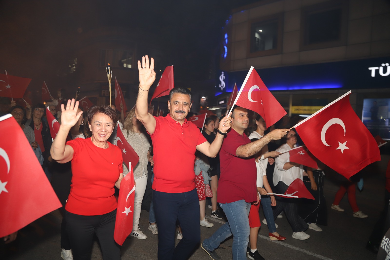 DİKİLİ'DE 19 MAYIS COŞKUYLA KUTLANDI