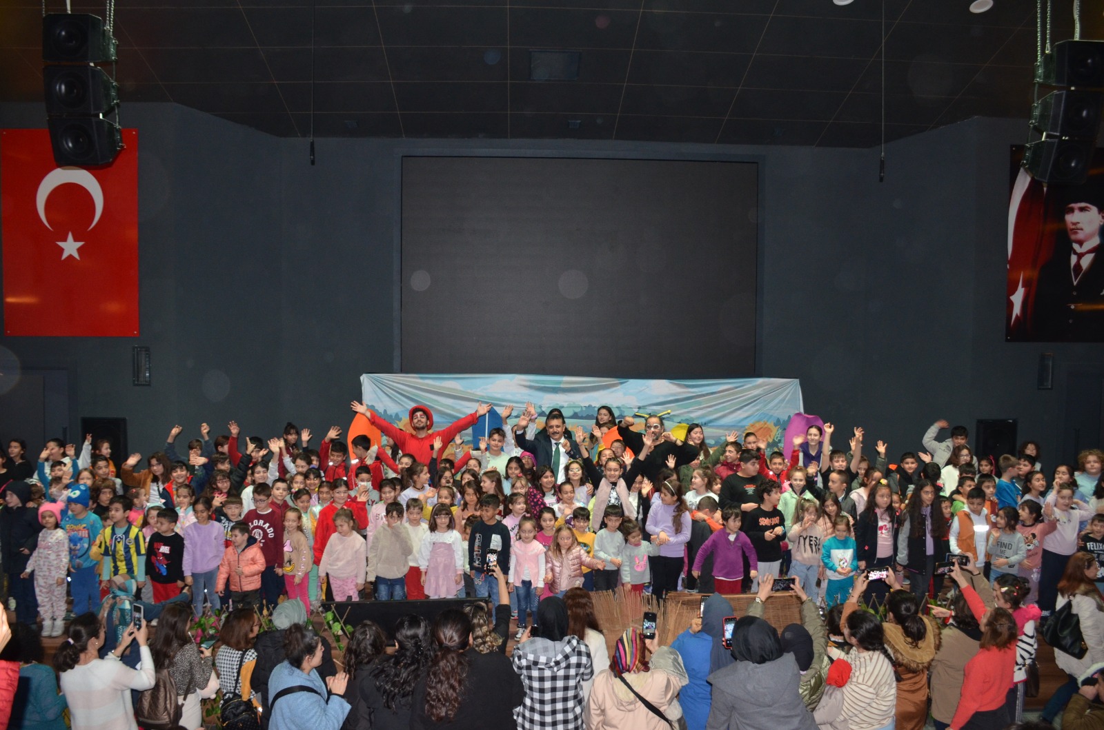 BAŞKAN KIRGÖZ, YARIYIL TATİLİNDE ÇOCUKLARI UNUTMADI